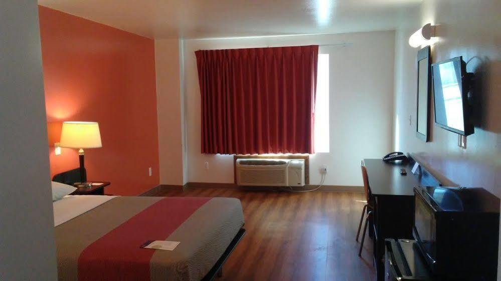 Motel 6-Hesperia, Ca - West Main Street I-15 Luaran gambar